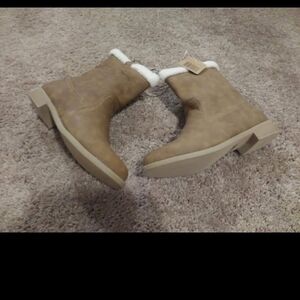 Women's Tan Shearling-Lined Winter Boots